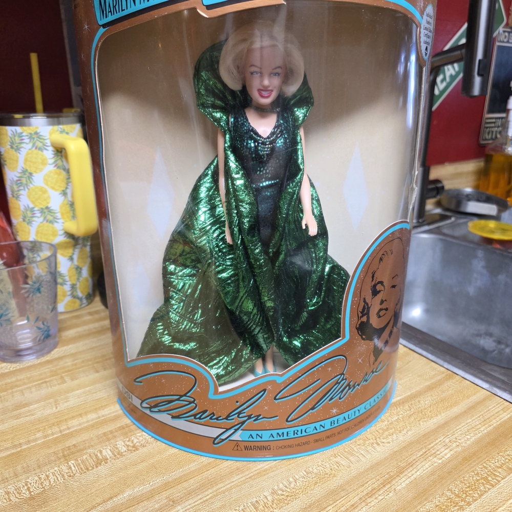 1993 Emerald eveningMarilyn Monroe Doll Nib